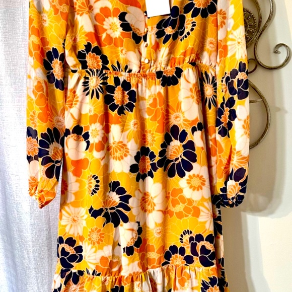 Dress - Picture 3 of 4